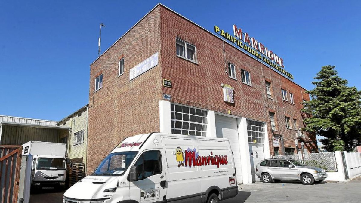 Planta de Manrique del polígono de Argales en la que trabaja medio centenar de empleados.-J, M. LOSTAU