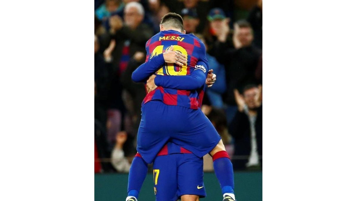 Lionel Messi y Antoine Griezmann celebran un gol.-EFE
