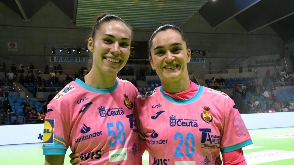 María Prieto O’Mullony y Amaia Glez. de Garibay. / V. DE GARIBAY