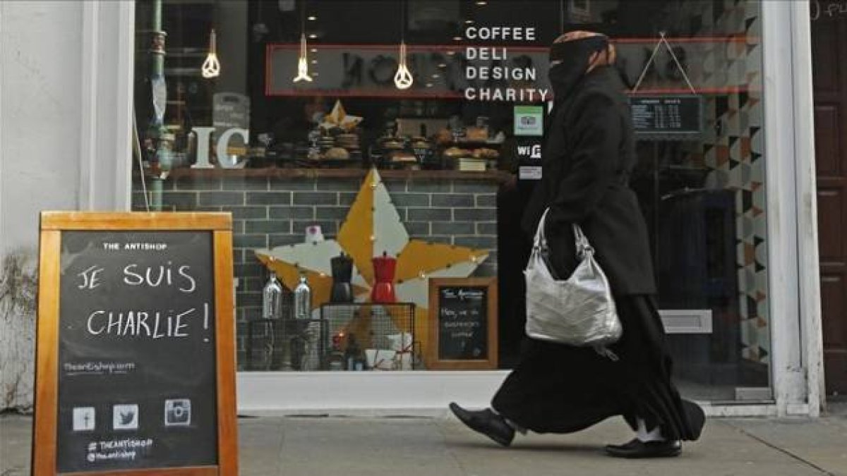 La fachada del café 'The Antishop' el miércoles en Brick Lane, Londres.-Foto: REUTERS / LUKE MACGREGOR