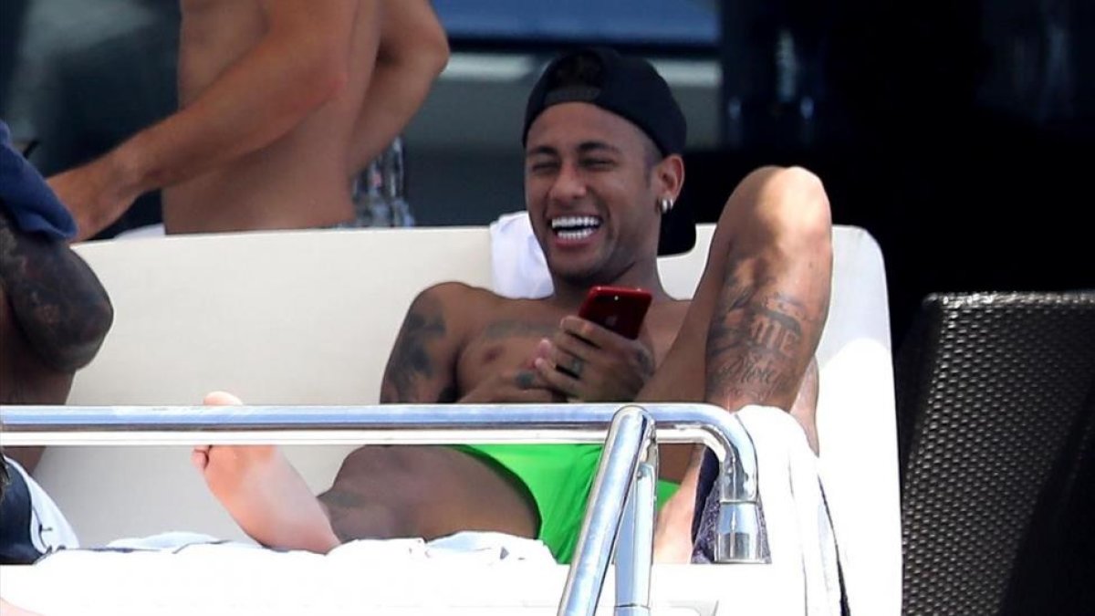 Neymar, a bordo del Ginevra.-GTRES
