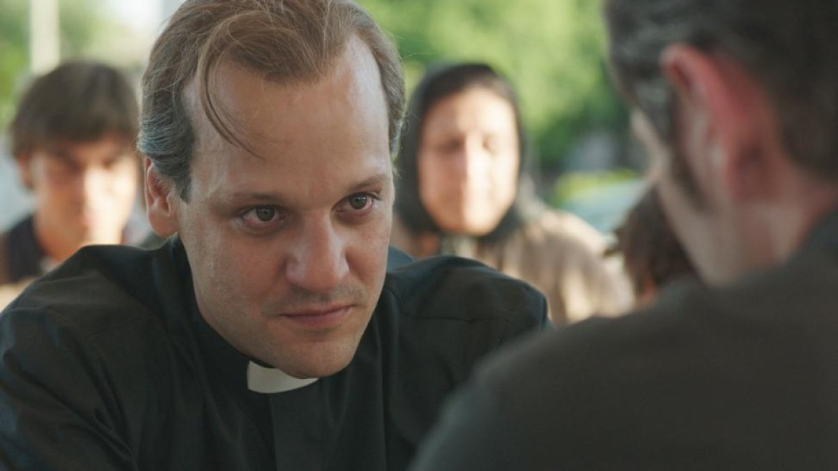 El actor Rodrigo de la Serna encarna al Papa Francisco en la miniserie 'Llámame Francisco'.-