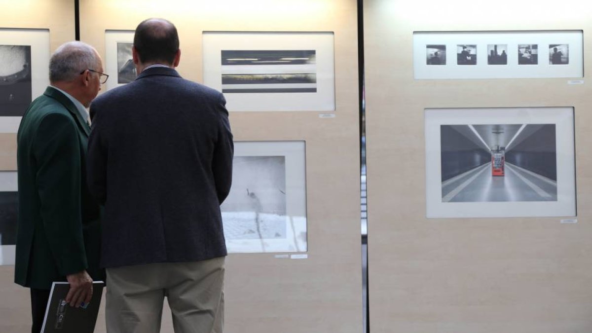 La Fundación de los Ferrocarriles Españoles presenta la exposición fotográfica 'Caminos de Hierro' instalada en la estación de Segovia-Guiomar-Ical