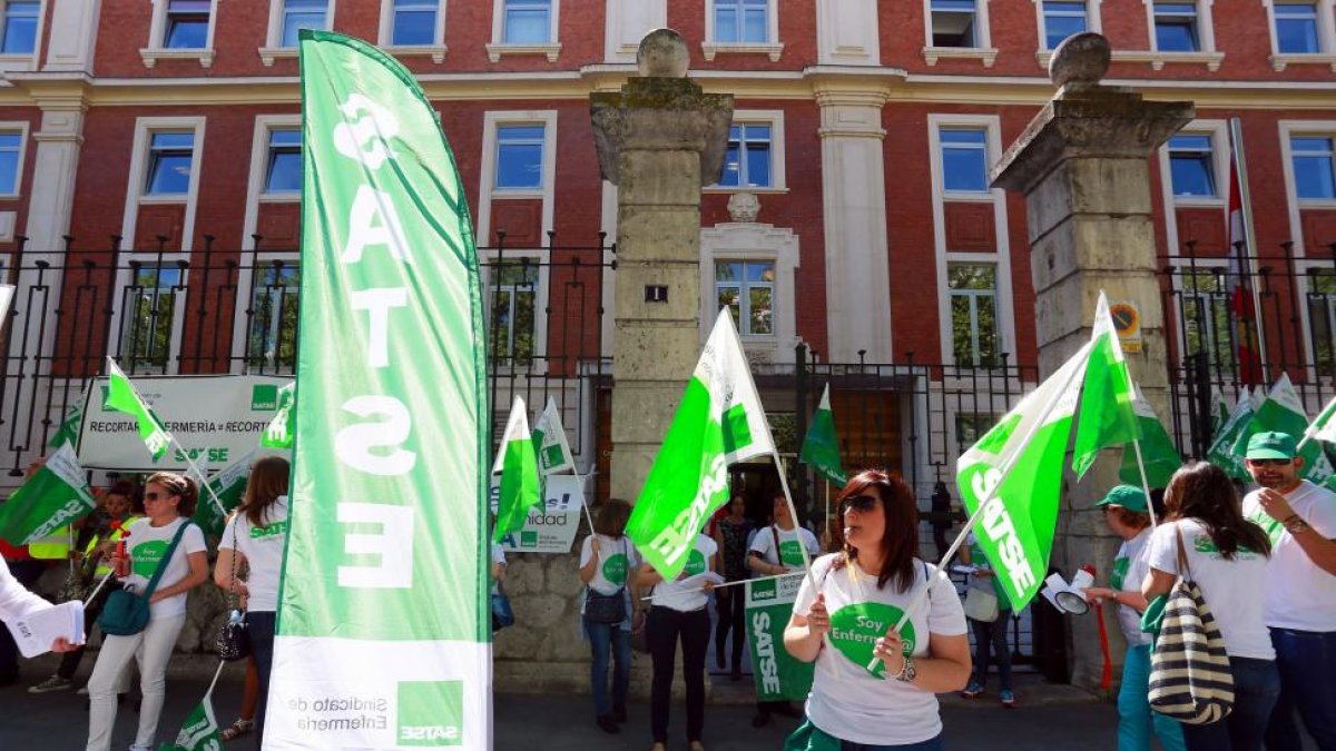 Satse se concentra para exigir mejoras para la Enfermería ante las previsiones de mejora de la economía-Ical