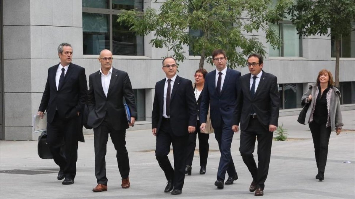 zentauroepp40785388 madrid 02 11 2017 declaraci n de mienbros del govern destitu171102094442 Los exconselleres, a su llegada a la Audiencia Nacional para declarar ante la jueza Carmen Lamela.-JUAN MANUEL PRATS