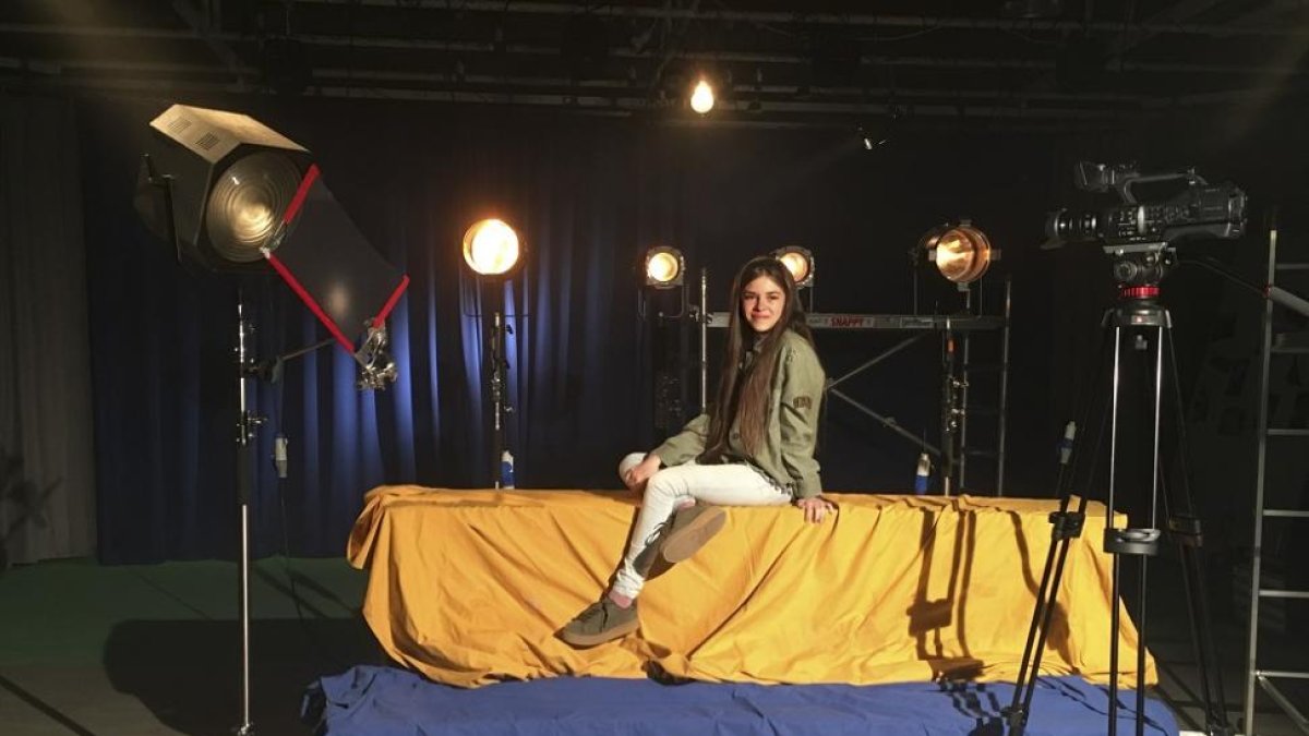 La vallisoletana Paula Monterrubio, de orígenes sanabreses y salmantinos, en un estudio de grabación.-ARGICOMUNICACIÓN