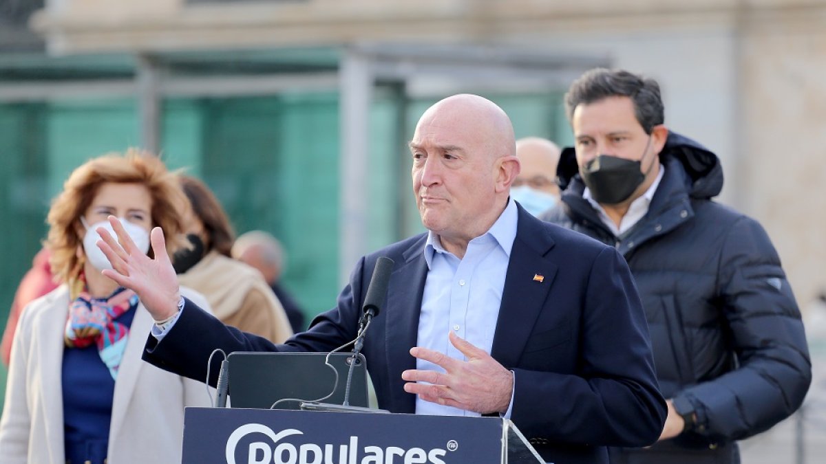 El cabeza de lista del Partido Popular por Valladolid, Jesús Julio Carnero, durante su intervención en el acto de presentación de los candidatos a las elecciones en Castilla y León del 13 de febrero. -ICAL