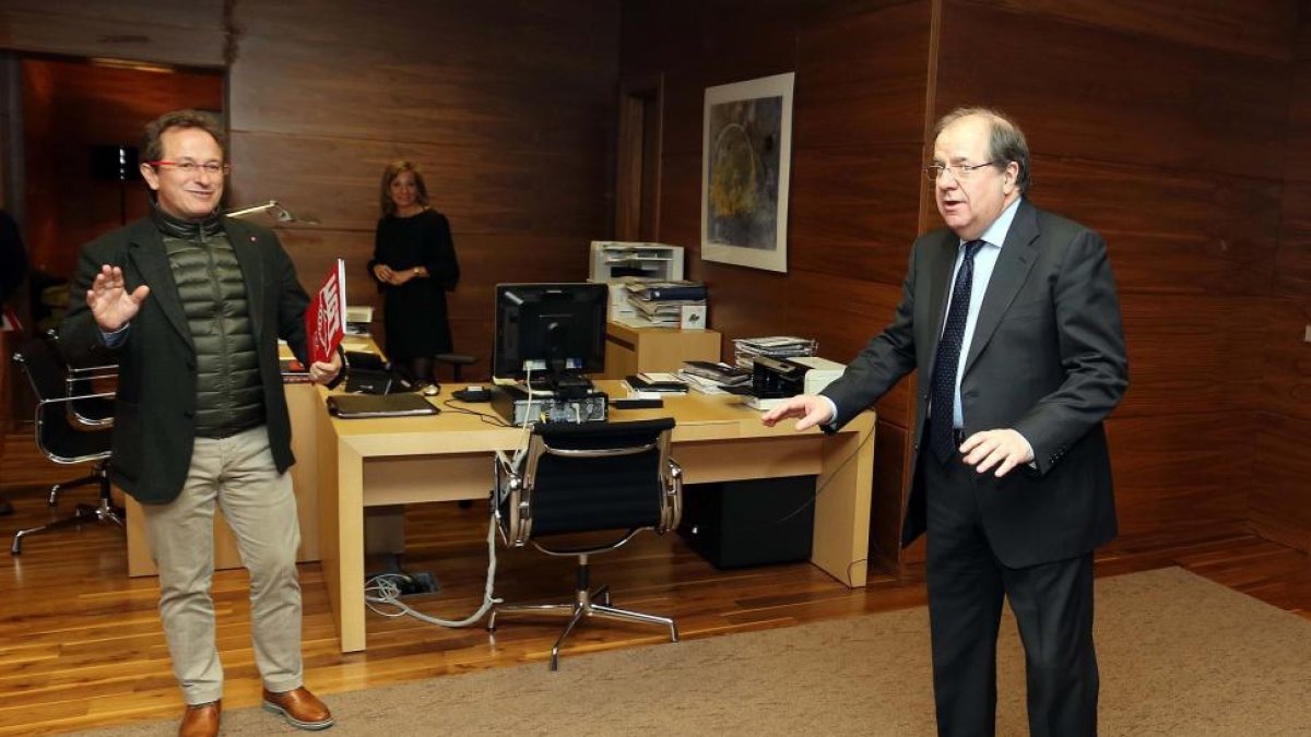 El presidente de la Junta, Juan Vicente Herrera, se reúne con el secretario general de UGT FICA, Pedro Hojas-ICAL