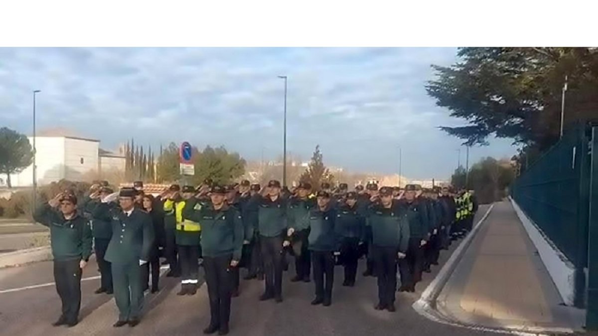 Un momento del acto de despedida al coronel Recio, el pasado mes de febrero.-E. M.
