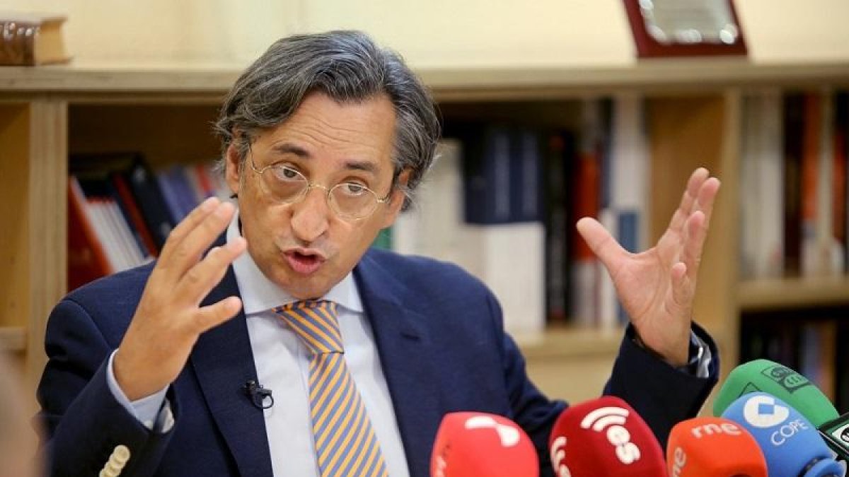 Presentación de datos del Observatorio económico de Castilla y León por parte del decano y presidente del Colegio de Economistas de Valladolid, Juan Carlos de Margarida-ICAL