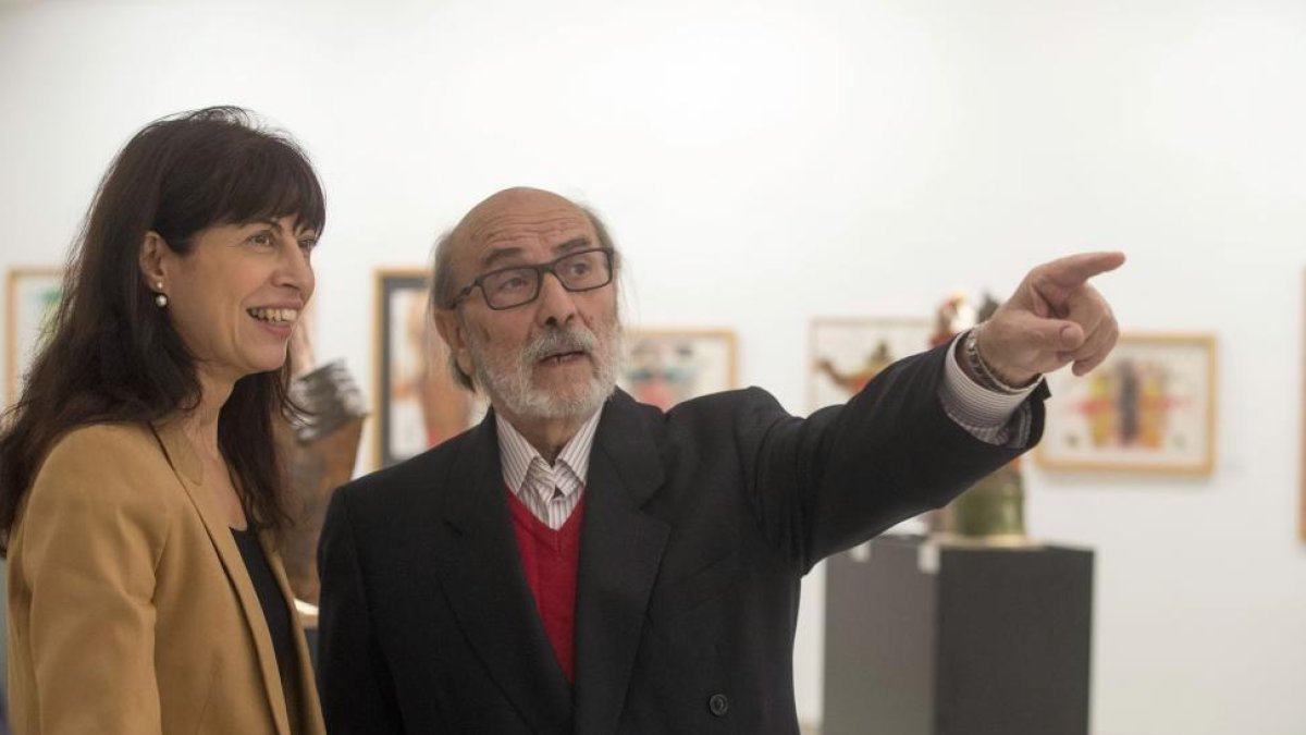 La concejala de Cultura, Ana Redondo, y el artista Andrés Coello presentan la exposición 'Andrés Coello. Cincuenta de ochenta.-ICAL