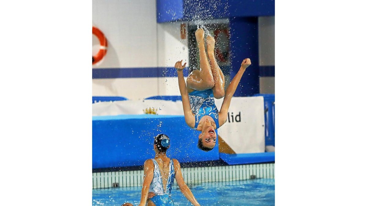 Las chicas del Fabio Nelli durante su ejercicio en la final de equipo.-J.M. LOSTAU