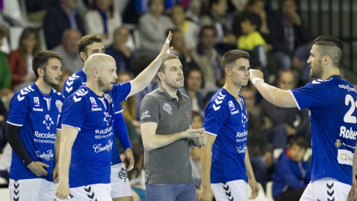 Diego Camino, Víctor Rodríguez, Nacho González, Jorge Serrano y Roberto celebran un triunfo.-DAVID S. BUSTAMANTE