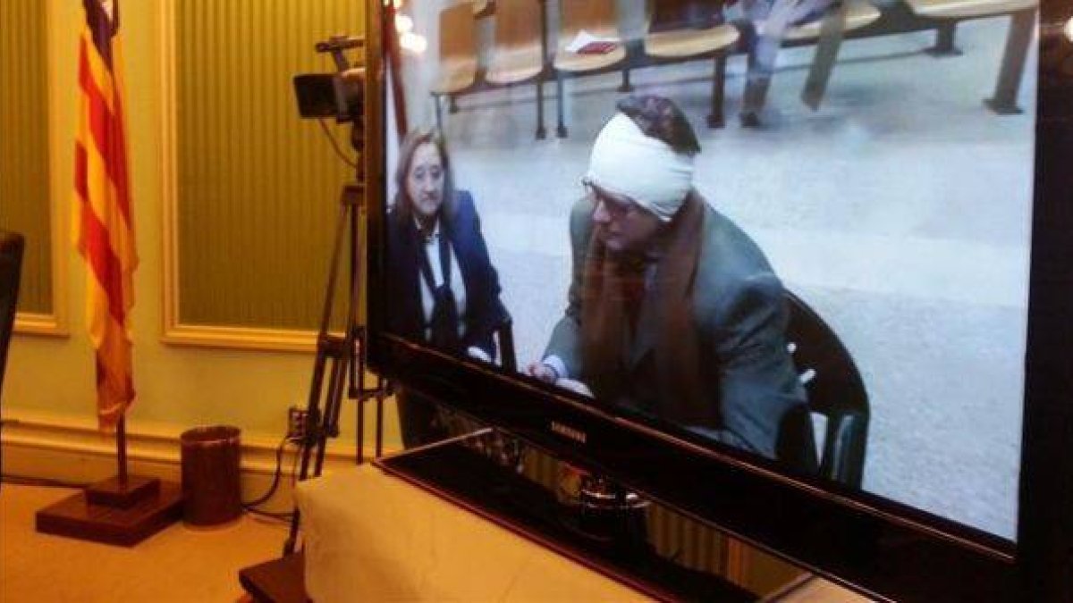 El expresidente balear Jaume Matas comparece por videoconferencia desde la prisión de Segovia en la comisión de investigación del Parlamento balear, el pasado 20 de febrero.-Foto: EL PERIÓDICO