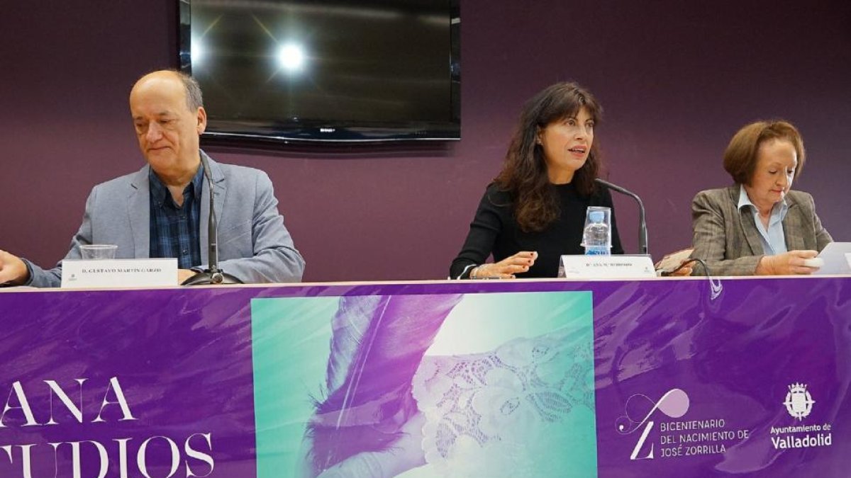 Mesa de presentación de las jornadas.-@infoVLL
