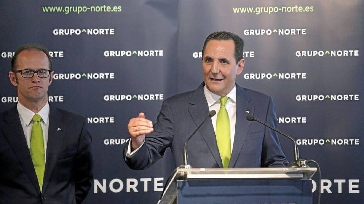 El consejero delegado Miguel Calvo y el presidente de Grupo Norte, José Rolando Álvarez, durante su intervención-Ical