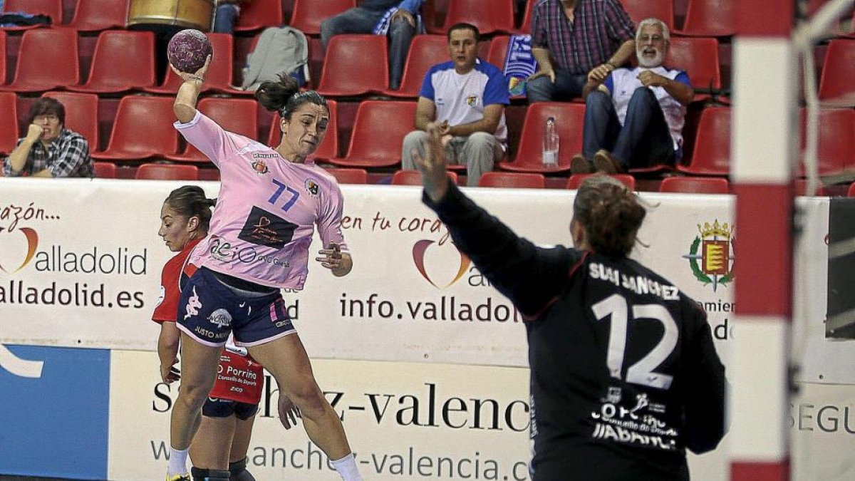 Un momento del último BMAula-Porriño jugado en Huerta del Rey.-J.C. CASTILLO