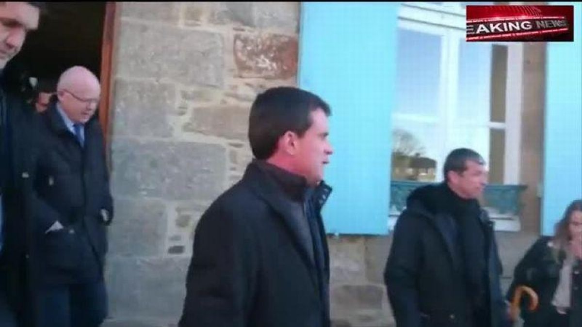 Vídeo que muestra el momento en que un joven abofetea a Manuel Valls.-YOUTUBE