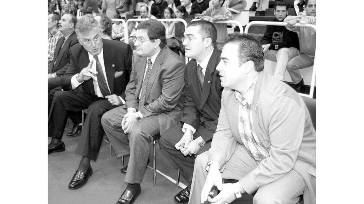 Monsalve, Pesquera, Paco García y Aranzana, en 2001 en el homenaje a Gonzalo Gonzalo.-L. PÉREZ