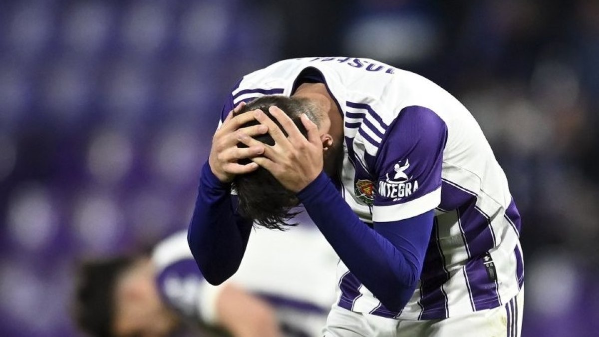 Cristo se lamenta tras la derrota ante la Real Sociedad B. / LALIGA