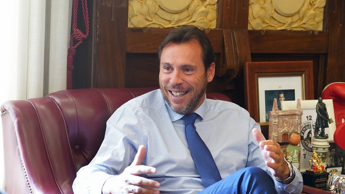 Conversaciones políticas con Óscar Puente. - E.M.
