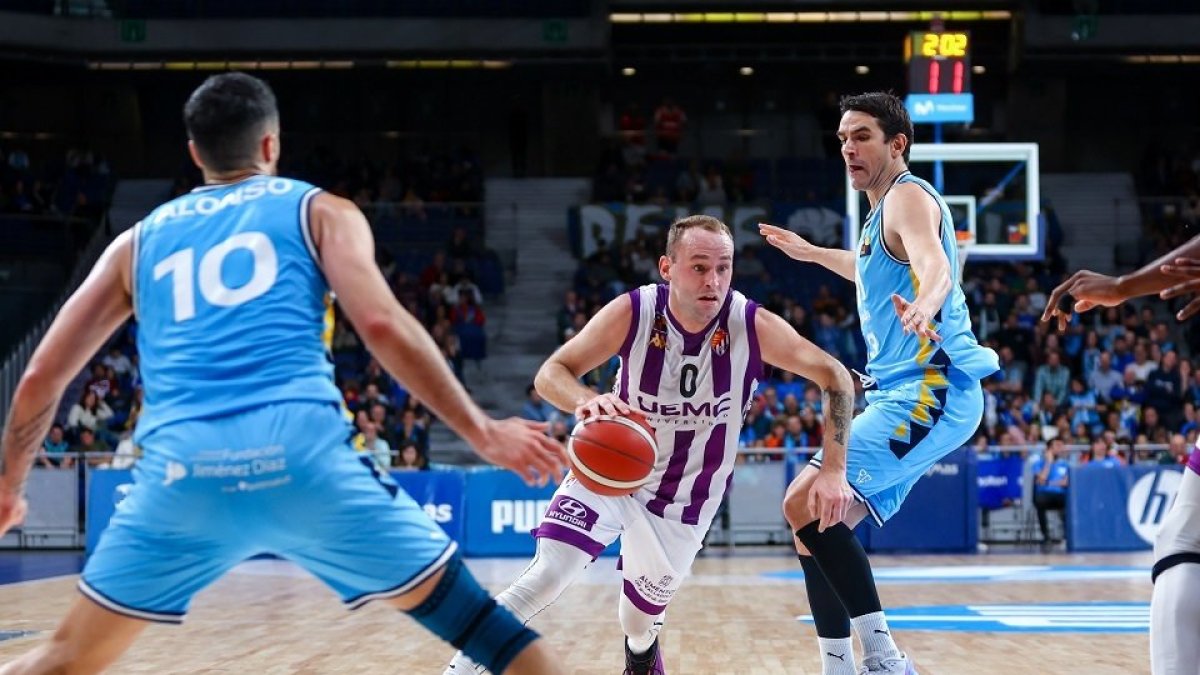 Schmidt entra a canasta en la victoria en cancha de Estudiantes.