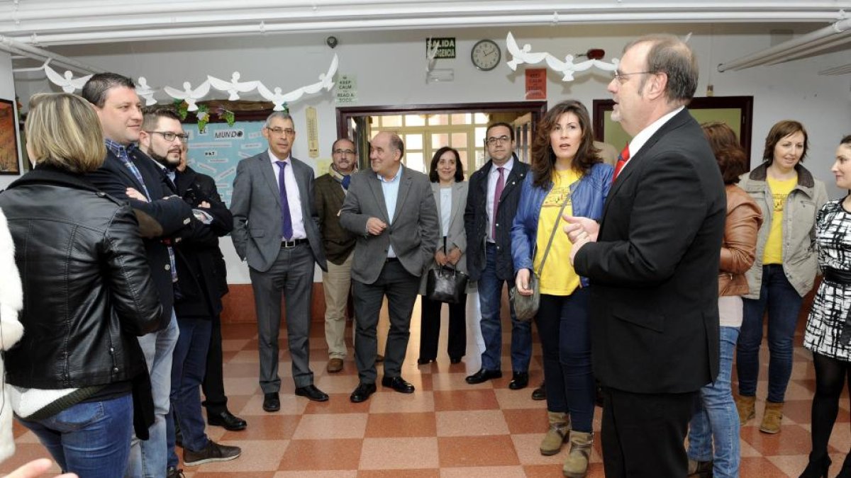 El consejero de Educación, Fernando Rey, en su visita al Colegio Público Félix Cuadrado Lomas.-ICAL