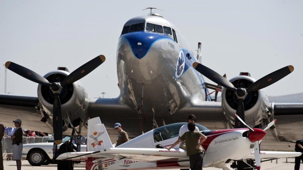 El aeropuerto de Burgos acoge una exposición de aeronaves y vehículos históricos que cuentan con la particularidad de que se encuentran en un perfecto estado de uso-ICAL