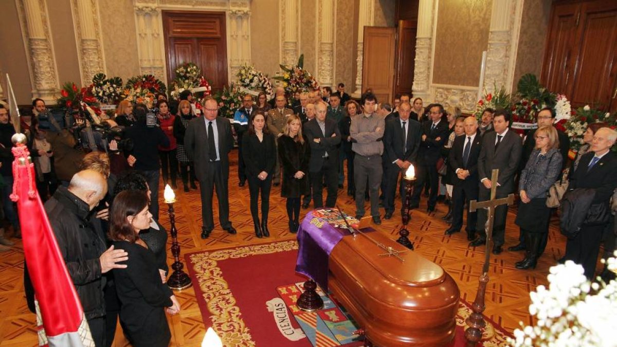Capilla ardiente del presidente de José María Hernández, en el Salón de Actos de la Diputación de Palencia-Ical