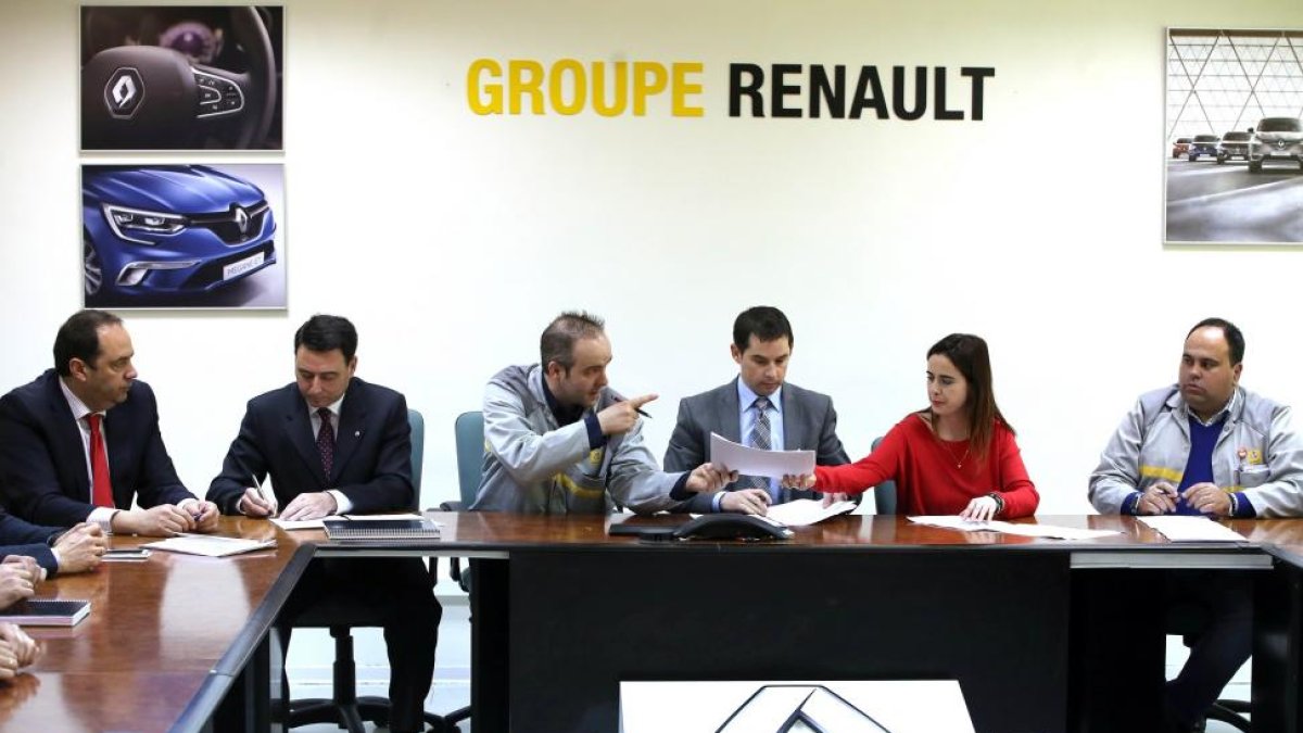 La dirección de Renault y los sindicatos firman el Acuerdo de Competitividad y Empleo 2017-2020-ICAL