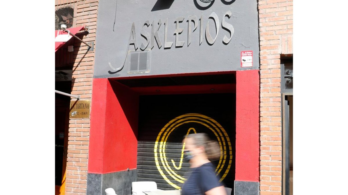 Establecimiento de ocio nocturno cerrando por las restricciones. - PHOTOGENIC