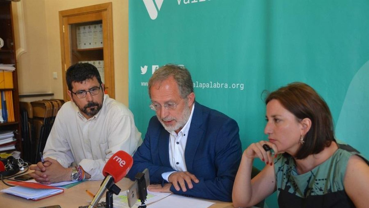 Alberto Bustos, Manuel Saravia y María Sánchez-E. PRESS