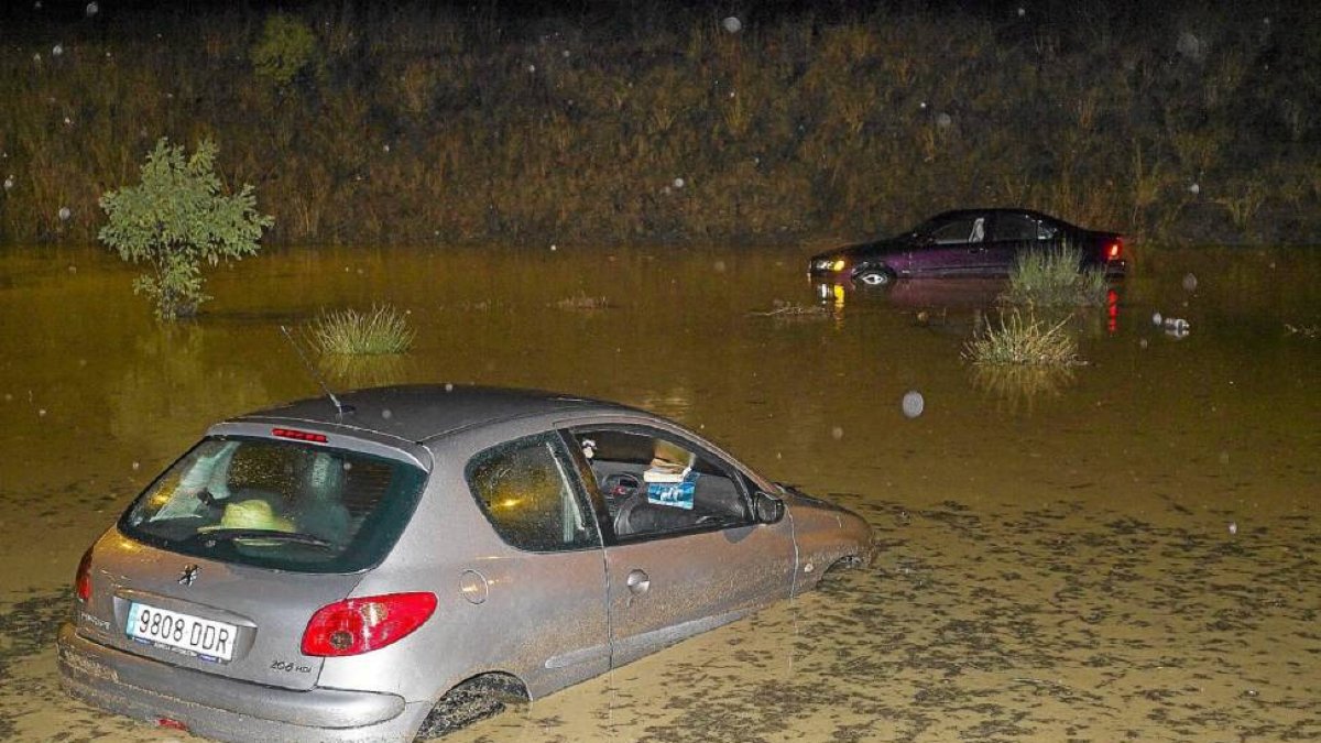 Inundaciones en la A-62 a su paso por Zaratán-Pablo Requejo