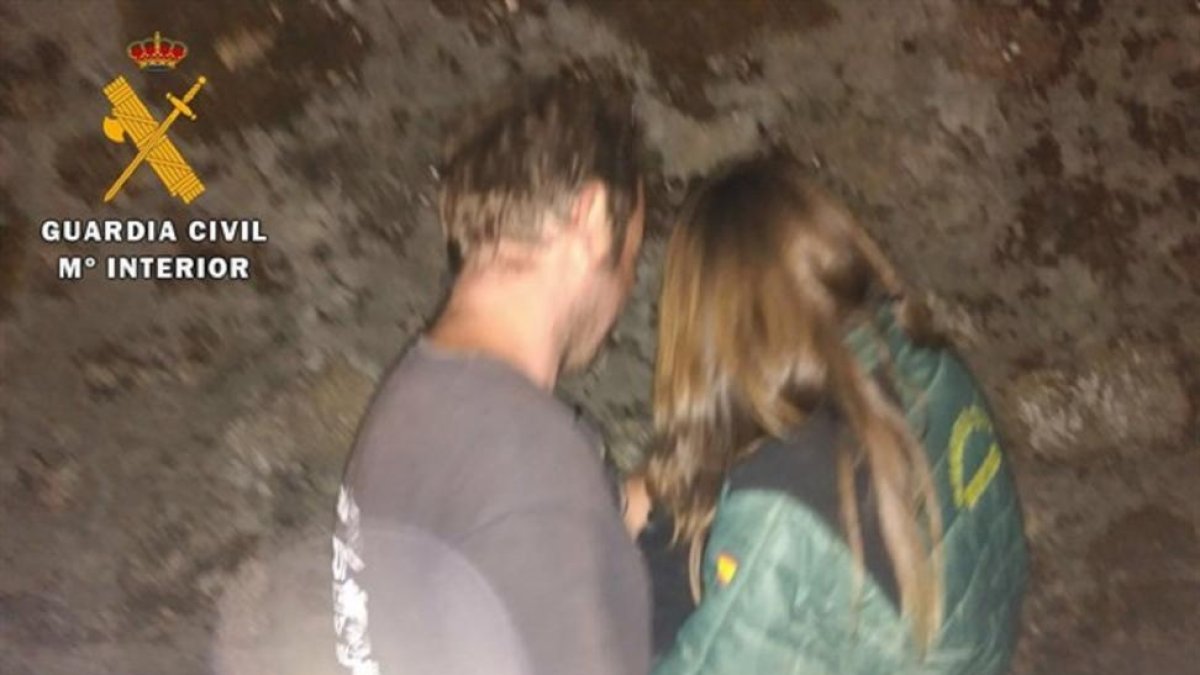 Momento en el que la niña fue encontrada por la Guardia Civil.-EUROPA PRESS