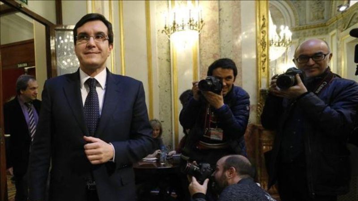 El coordinador de acción parlamentaria del PP, José Luis Ayllón.-J M Prats