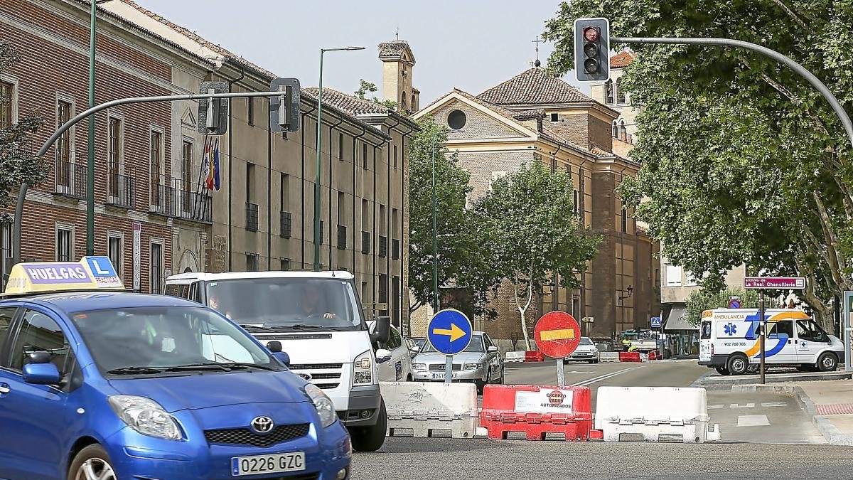Estado que presentaba ayer la calle Chancillería por las obras.-MIGUEL ÁNGEL SANTOS