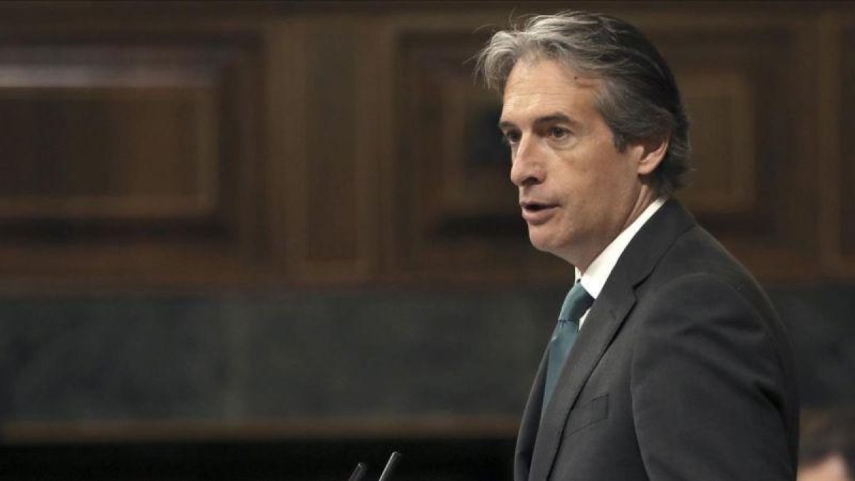 El exministro de Fomento , Ínigo de la Serna, en el Congreso.-EFE / J J GUILLEN