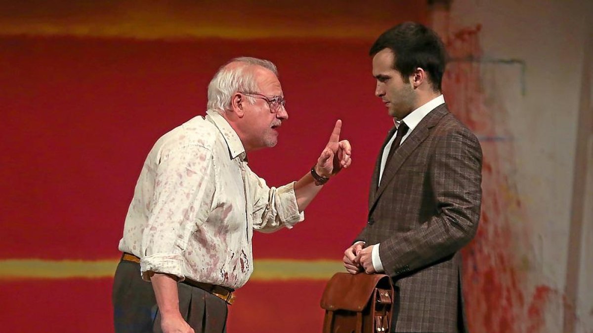 Juan Echanove y Ricardo Gómez, el pasado jueves, durante el ensayo general de ‘Rojo’.-MIGUEL ÁNGEL SANTOS