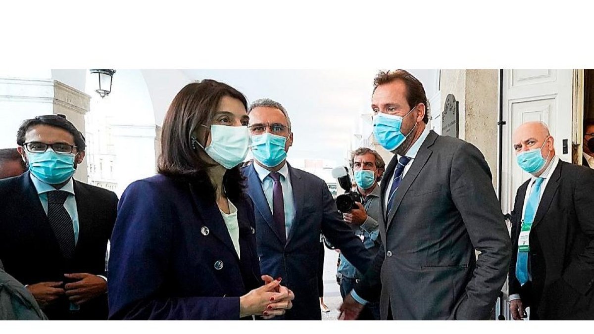 Pilar Llop, Javier Izquierdo y Óscar Puente, en una imagen de archivo.- D. V.