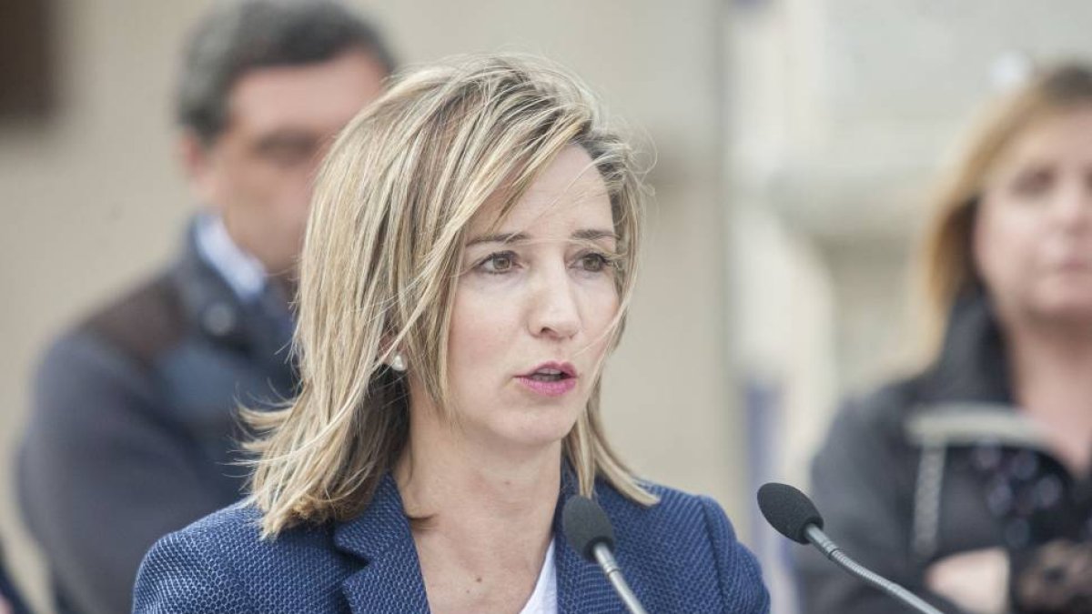 Alicia García en la presentación de la candidatura del PP abulense a las Cortes de Castilla y León, en la plaza de la Villa de Arévalo (Ávila)-Ical