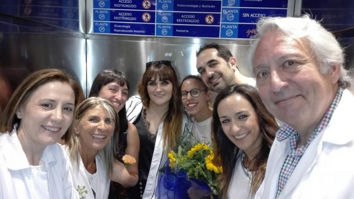 Rozalén visita el Hospital Clínico Universitario.-HOSPITAL CLÍNICO UNIVERSITARIO