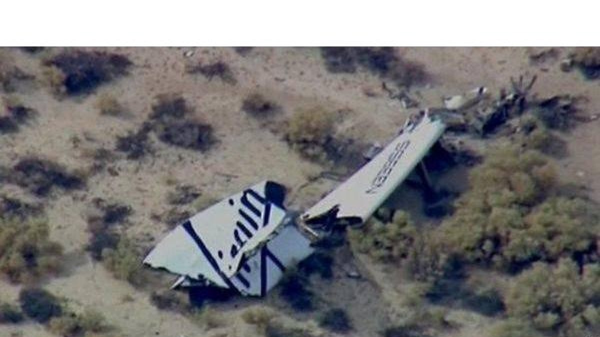 Restos de la aeronave accidentada en el desierto de Mojave, en California (EEUU).-Foto: TWITTER / BBC