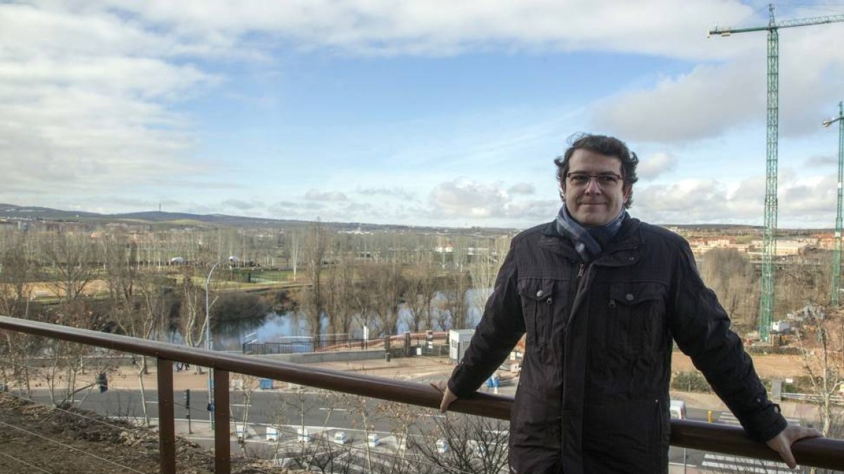 El alcalde de Salamanca, Alfonso Fernández Mañueco, presenta un nuevo mirador en el paseo de San Vicente junto a la muralla de Salamanca-Ical