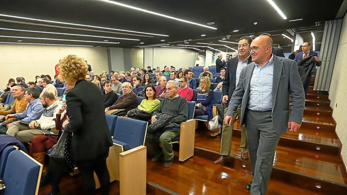 Carnero y Collantes ayer, a su llegada a la sede de la FEMP.-EL MUNDO
