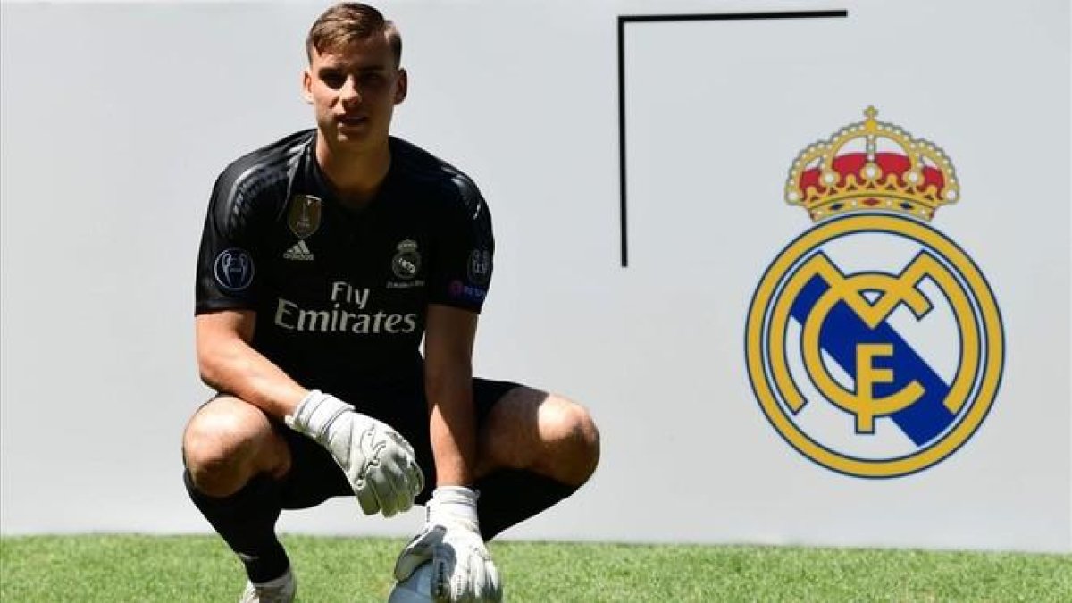 Andriy Lunin y Florentino Pérez, en el Bernabéu. /-ZIPI