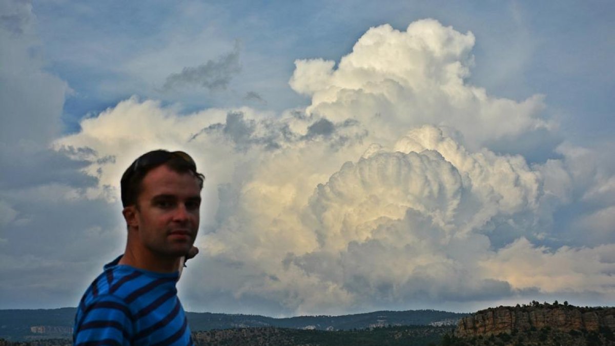 Adrián Escobar, fundador de una web que ofrece el estudio del clima y la información meteorológica de la provincia de Segovia.-EL MUNDO
