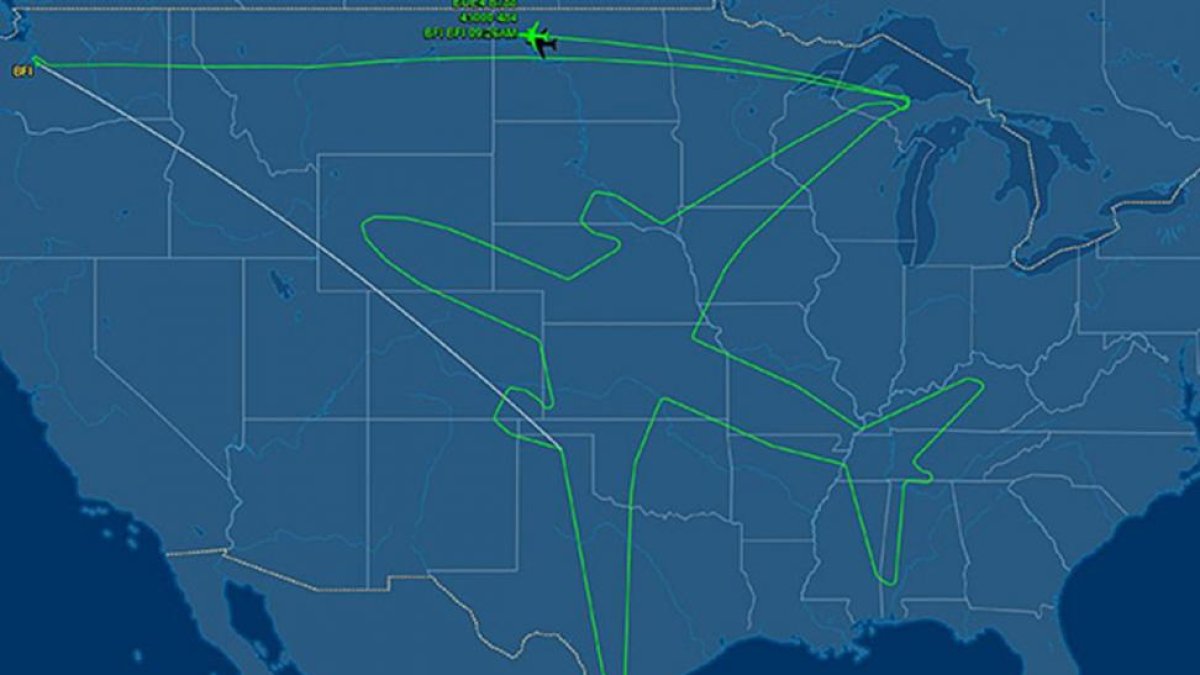 La silueta del nuevo avión Dreamliner 787-FLIGHTAWARE