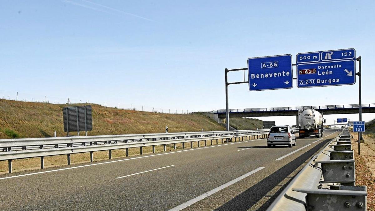 Un tramo de la A-66 entre León y Benavente, en una imagen de archivo.-E.M.