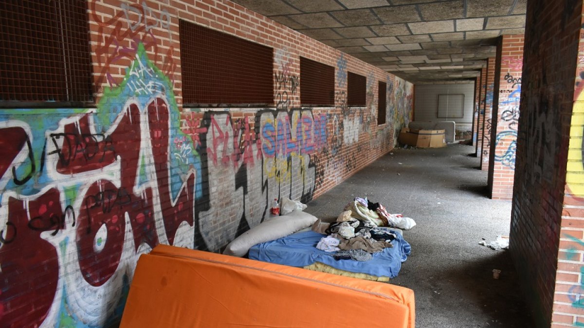 La Asociación de Vecinos de La Pilarica denuncia la situación de emergencia social y sanitaria de una plaza del barrio.- ICAL