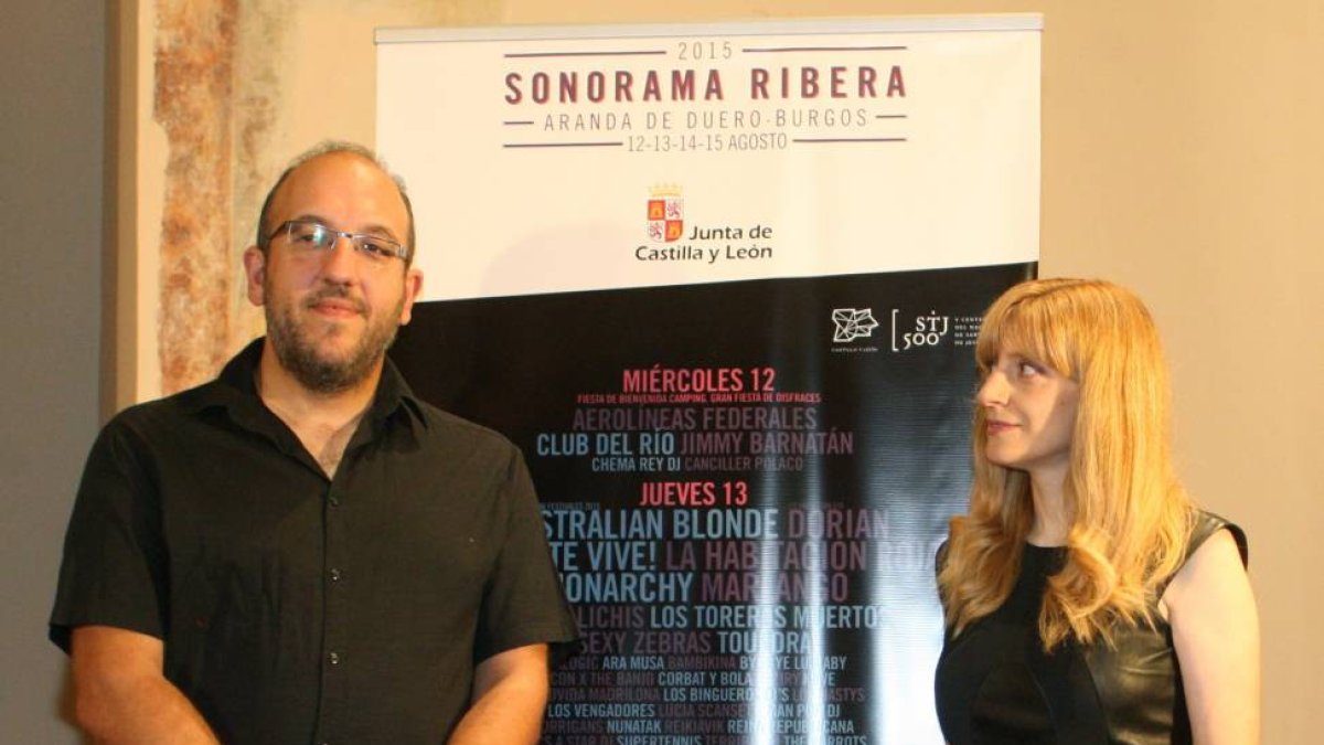Ajenjo y Mar Sancho con el cartel del festival.-Ical